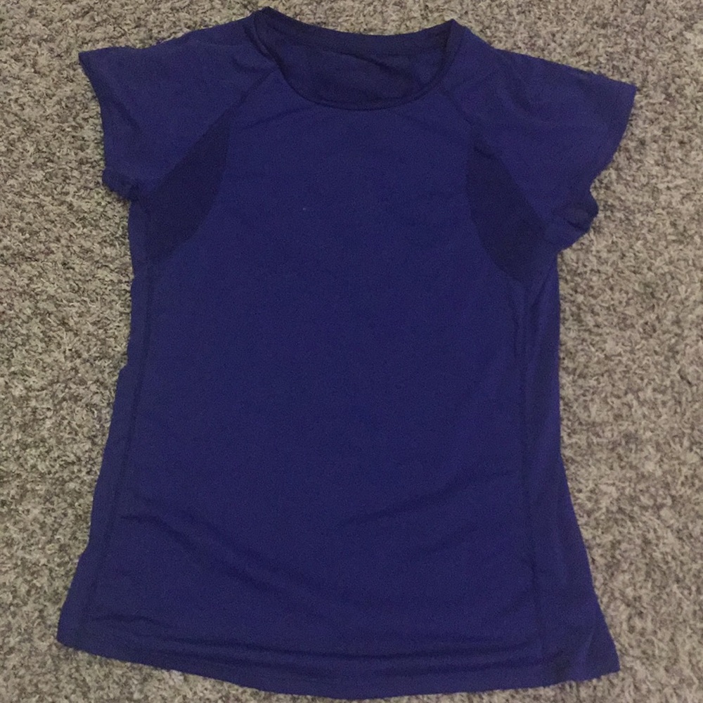 I am selling a golfing T-shirt